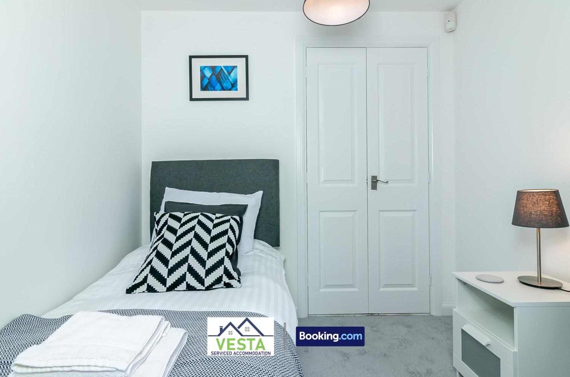 Three Bedroom Apartment By Vesta Serviced Accommodation & Short Lets Hatfield With Free Parking Exteriér fotografie